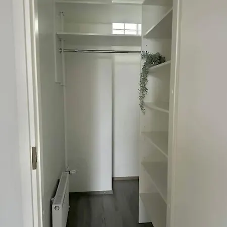 Spacious With Free Parking Apartment