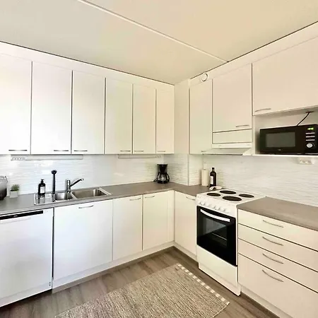 Spacious With Free Parking Διαμέρισμα