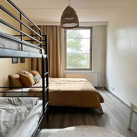 Spacious With Free Parking *